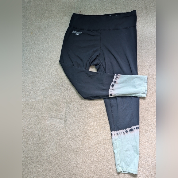 2 Pair Women's Athletic/Performance Leggings size XL - Picture 16 of 16